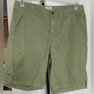 LL Bean Bermuda Shorts, Size 10.  NWOT.  4 pockets, slit sides.  Button/zip.9 in